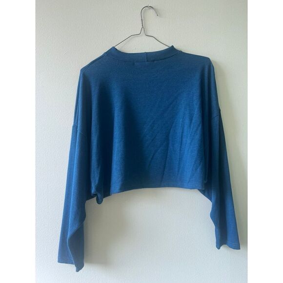 Fashion Nova crop top - Picture 2 of 4